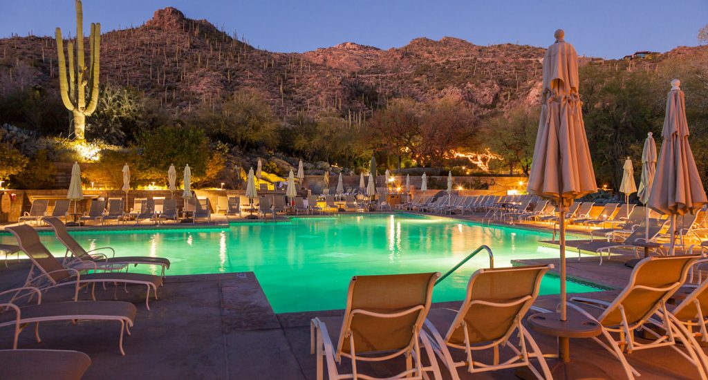 Arizona, Tucson, Loews Ventana Canyon Resort in the Santa Catalina Mountains foothills, swimming pool at dusk